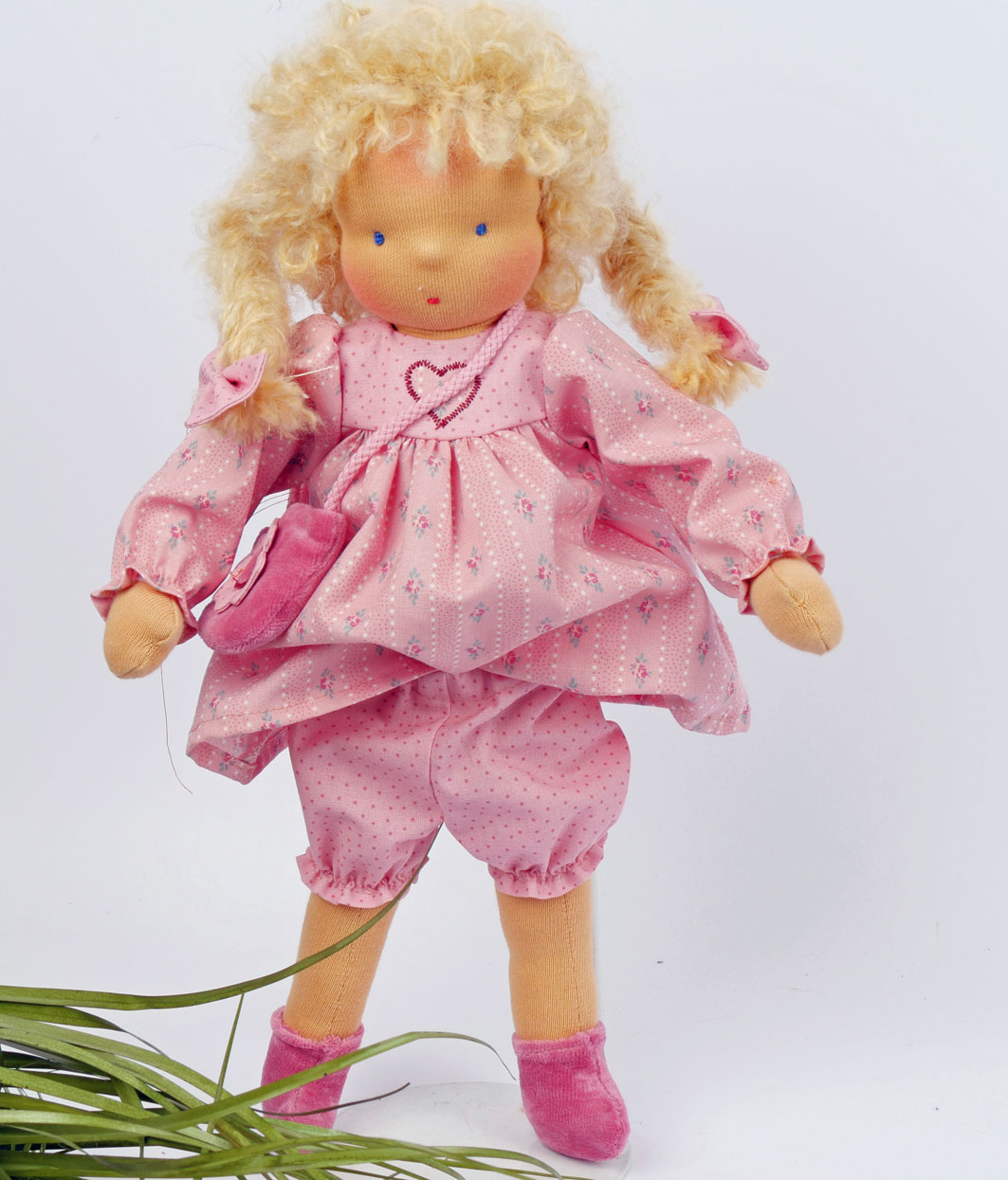 Kleiderset/Nähset für Bekleidung einer 30 cm Puppe, rosa Prinzessin mit Blümchen-Applikation, Schnitte und Anleitung incl. Stoff