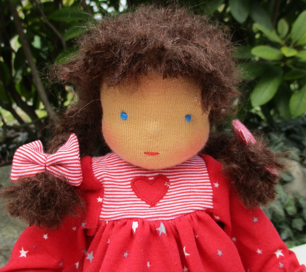 Puppe nach Waldorfart, 25cm, Mariele rot, fertig